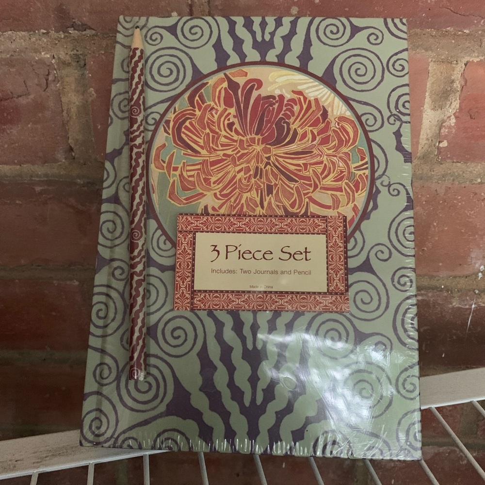 🆕 3-piece journal set with pencil (sealed!)
